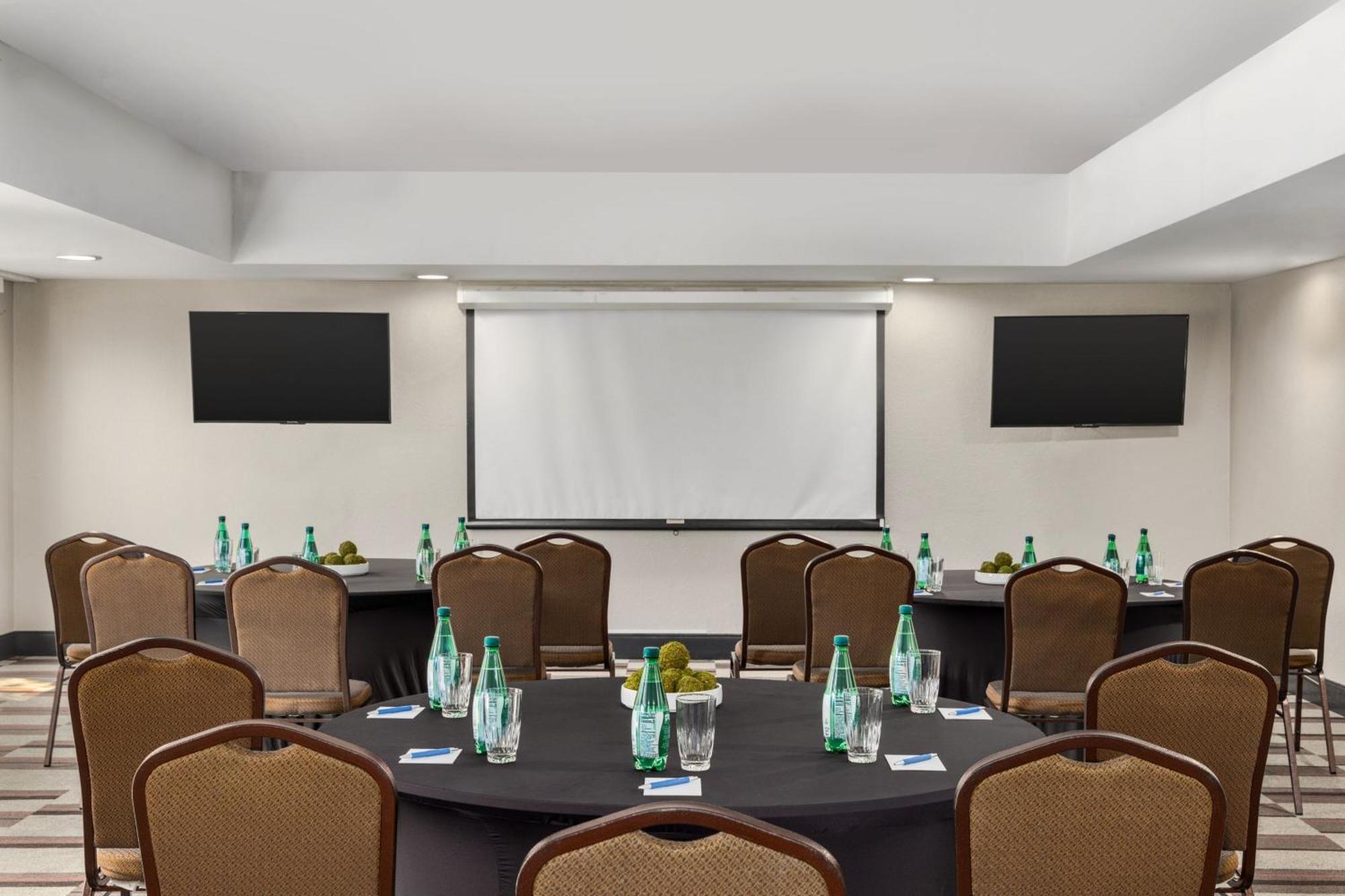 Four Points By Sheraton Greensboro Airport Екстер'єр фото