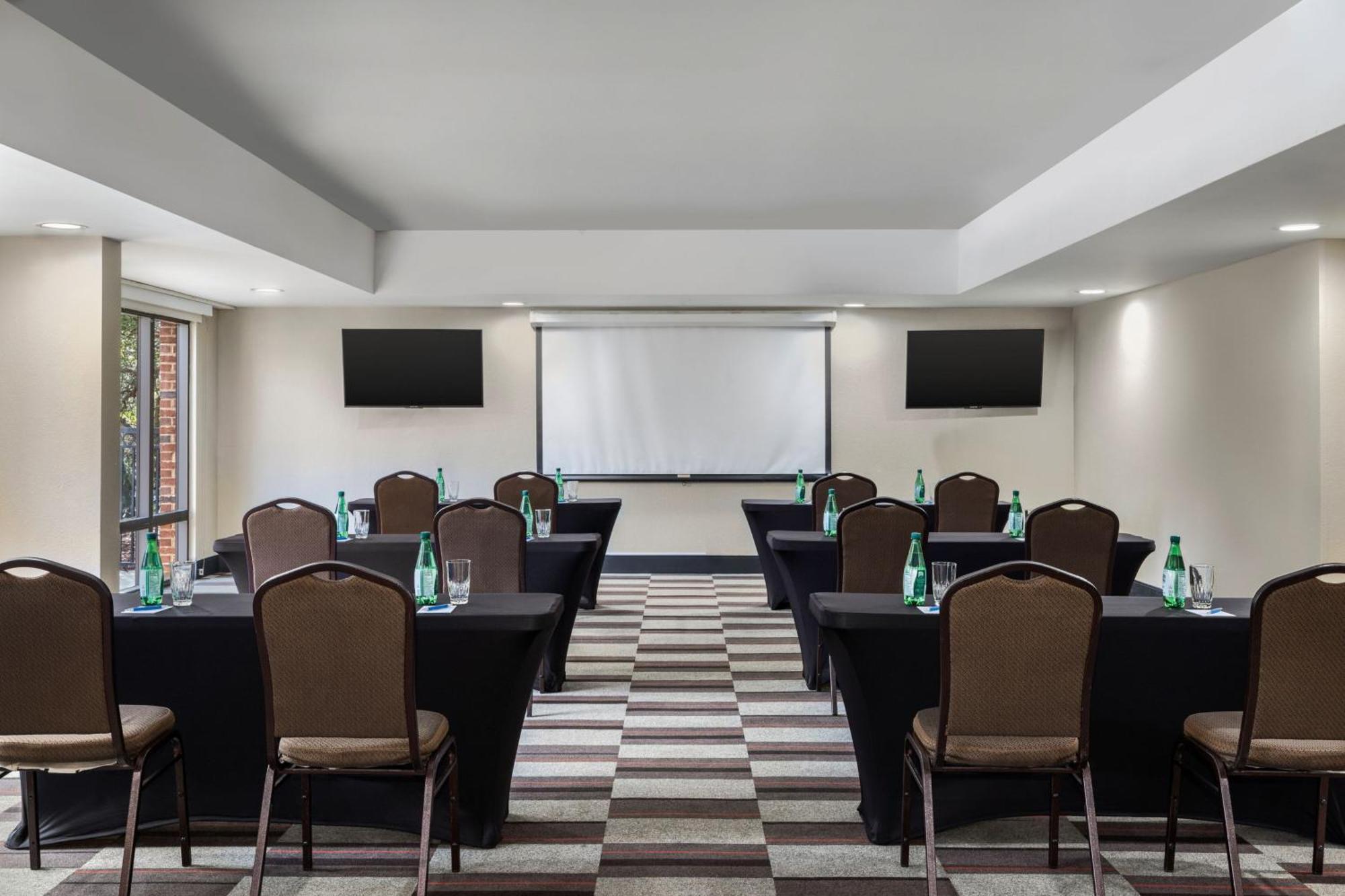 Four Points By Sheraton Greensboro Airport Екстер'єр фото