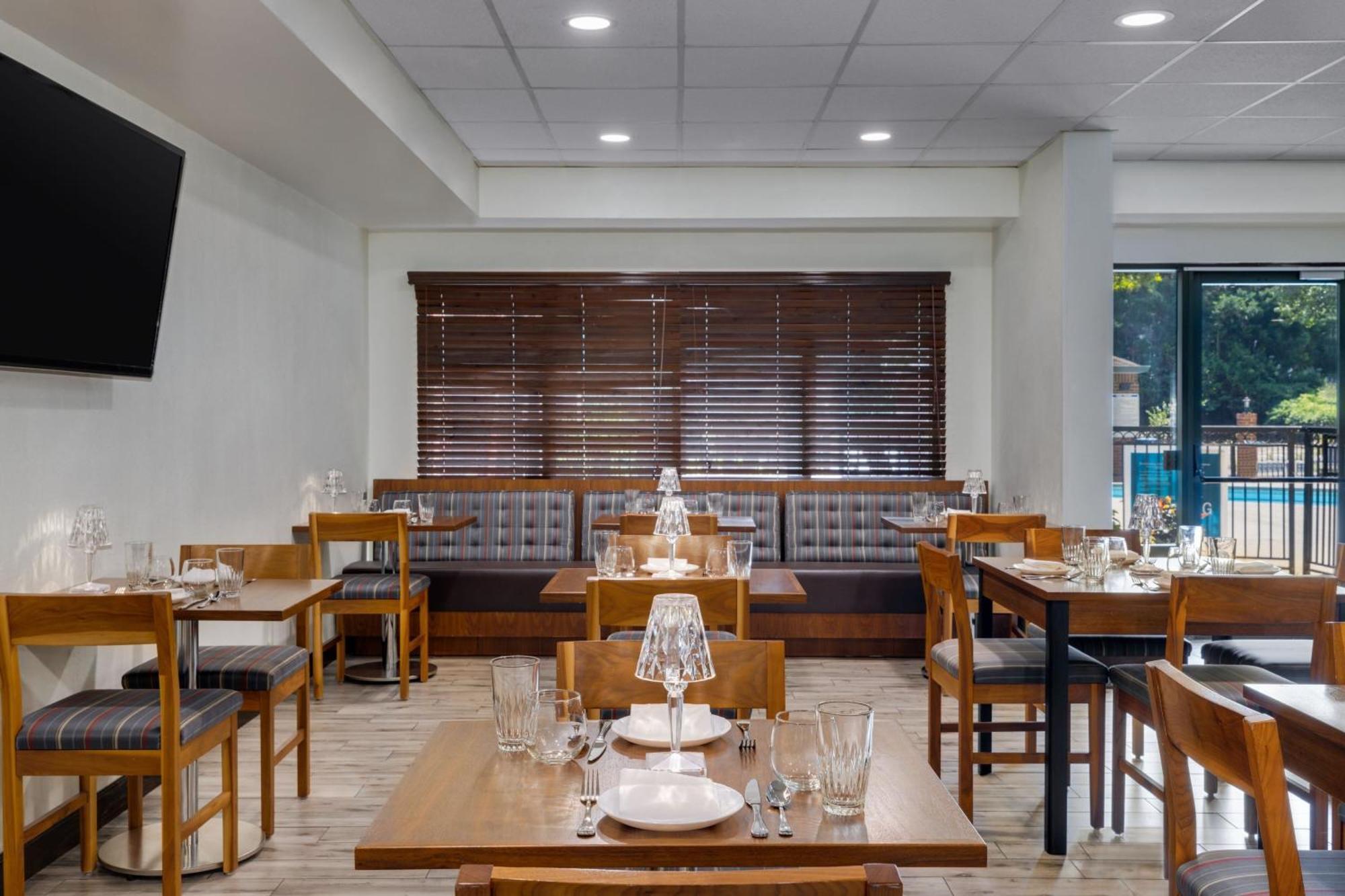 Four Points By Sheraton Greensboro Airport Екстер'єр фото