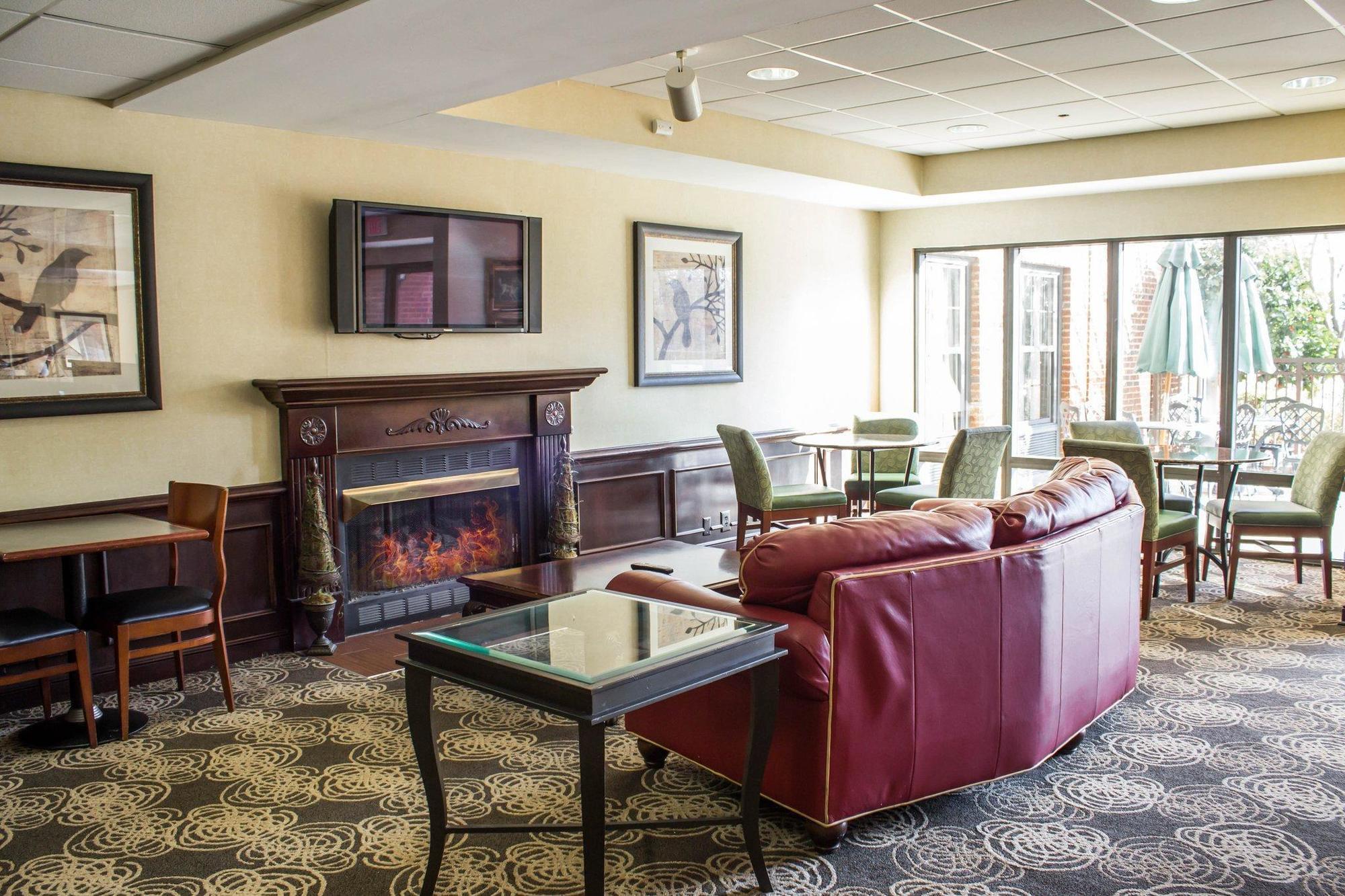Four Points By Sheraton Greensboro Airport Екстер'єр фото